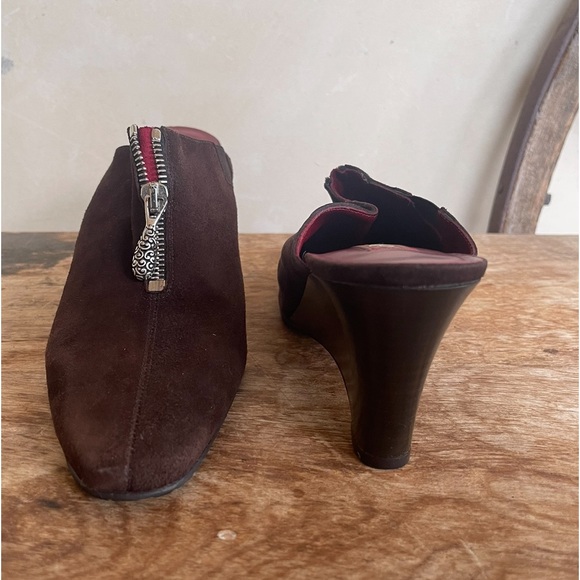BRIGHTON “ROCKER” Brown Suede Wedge Heel Mules Decorative Zipper Toggle 9M NEW! - Picture 11 of 12